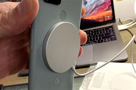 A major key with MagSafe technology is that it works despite the use of an classic iPhone case - however, these cases do need to be MagSafe enabled. What this means is that a MagSafe case would be needed with additional magnets embedded in the back circle, making sure the phone is both protected with a case and able to use …